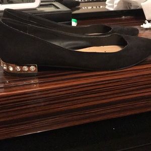 Pointed black shoes